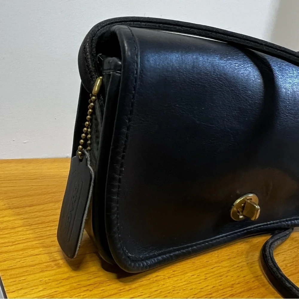 COACH | Vintage Dinky Crossbody (1980s)